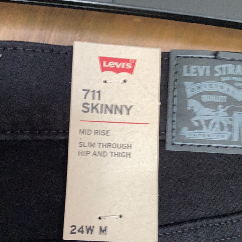 Levi’s 711 skinny distressed midrise jean w Levi’s sculpt hypersoft 24W - Picture 14 of 15